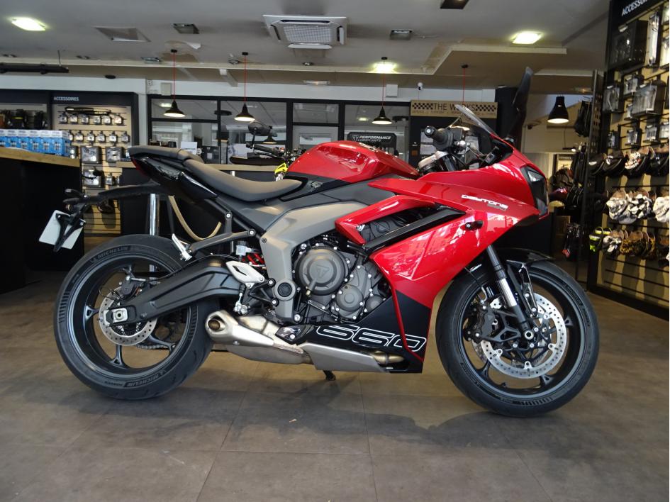 TRIUMPH 	DAYTONA 660