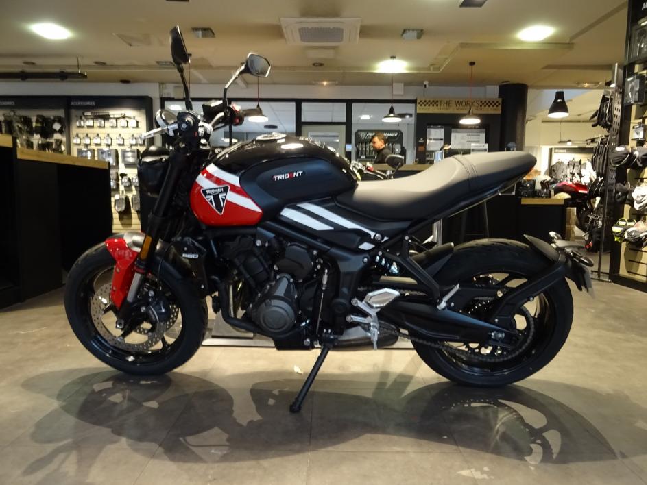 TRIUMPH TRIDENT 660