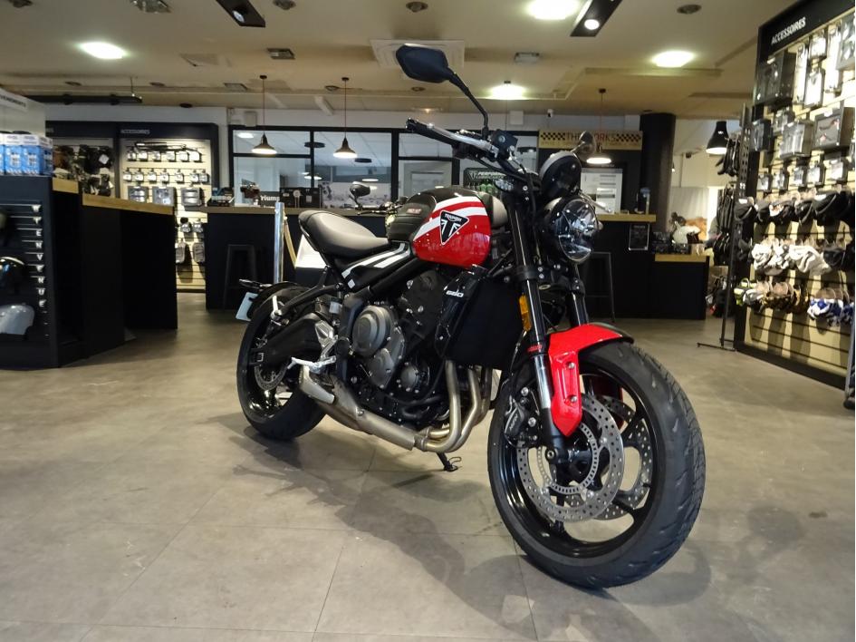 TRIUMPH TRIDENT 660