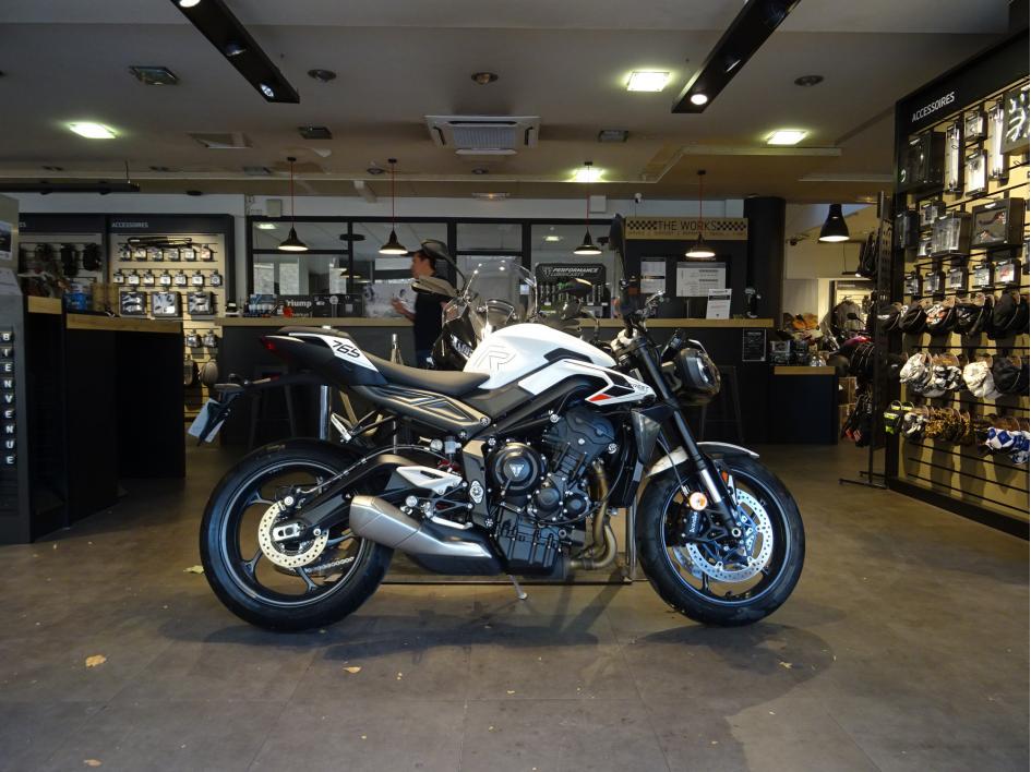 TRIUMPH STREET TRIPLE 765 R A2