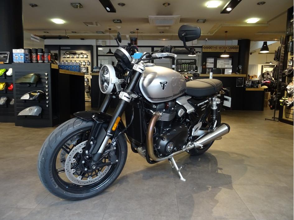 TRIUMPH SPEED TWIN 1200